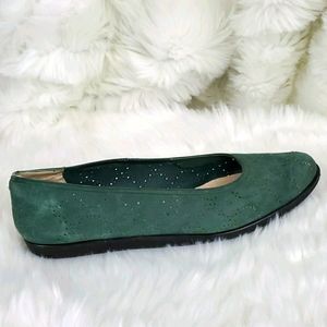 Salvatore Ferragamo green suede flat slip on size 9?